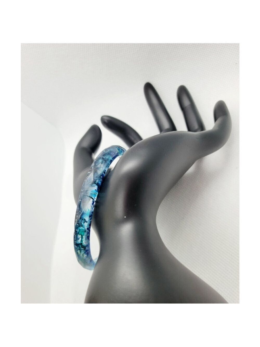 Handmade Resin Bracelet Blue Glitter Glow - Picture 3 of 8